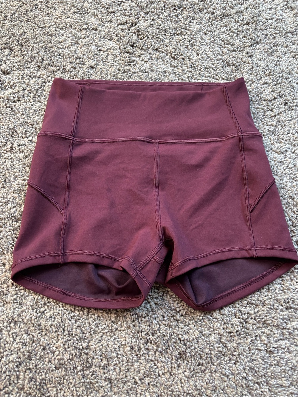 Lululemon In Movement Short (Everlux 2.5") size 4